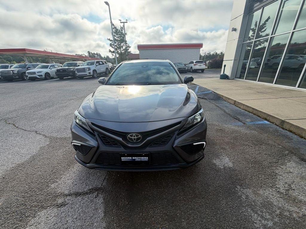 Toyota Camry Hybrid SE Nightshade CVT (Natl) 2023