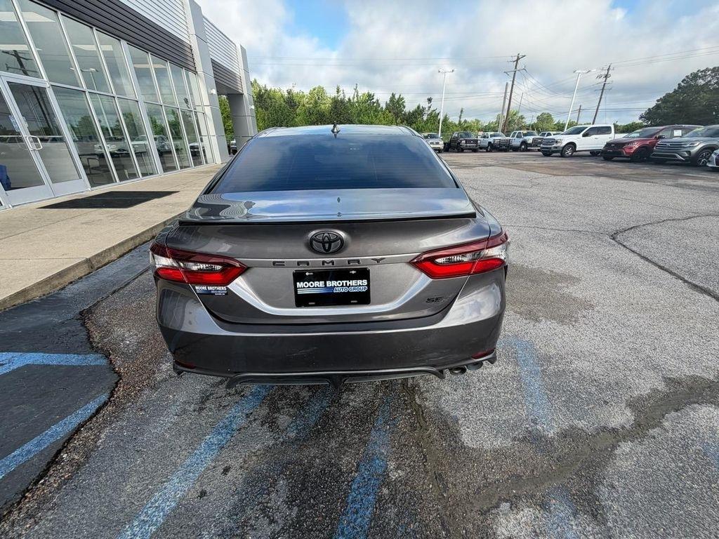 Toyota Camry Hybrid SE Nightshade CVT (Natl) 2023