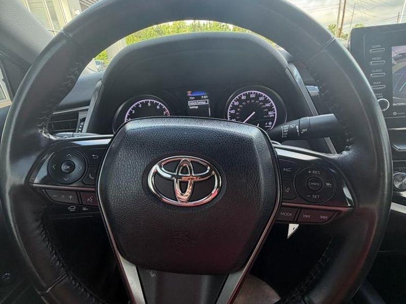 Toyota Camry Hybrid SE Nightshade CVT (Natl) 2023