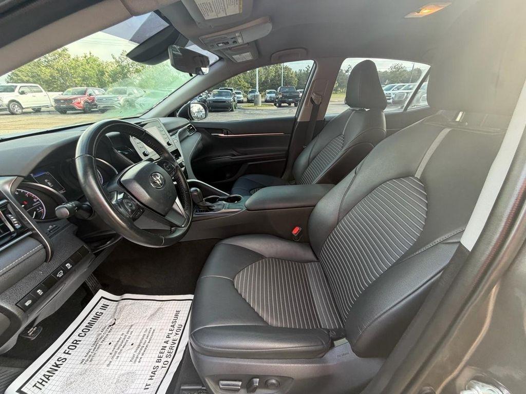 Toyota Camry Hybrid SE Nightshade CVT (Natl) 2023