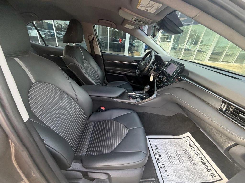 Toyota Camry Hybrid SE Nightshade CVT (Natl) 2023