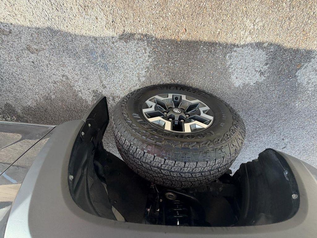 Toyota Tacoma 4WD TRD Off Road Double Cab 5' Bed V6 MT (Natl) 2023