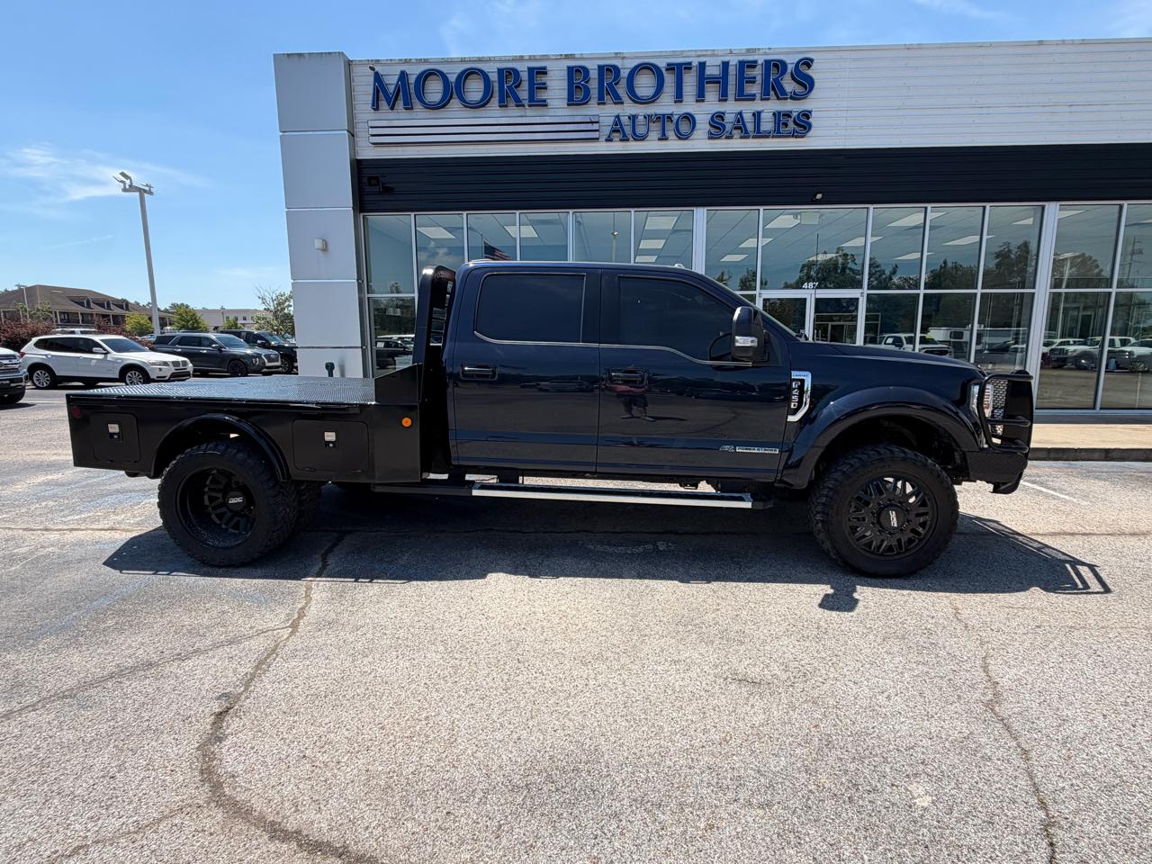 2022 Ford Super Duty F-450 DRW Lariat 4WD Crew Cab 8' Box