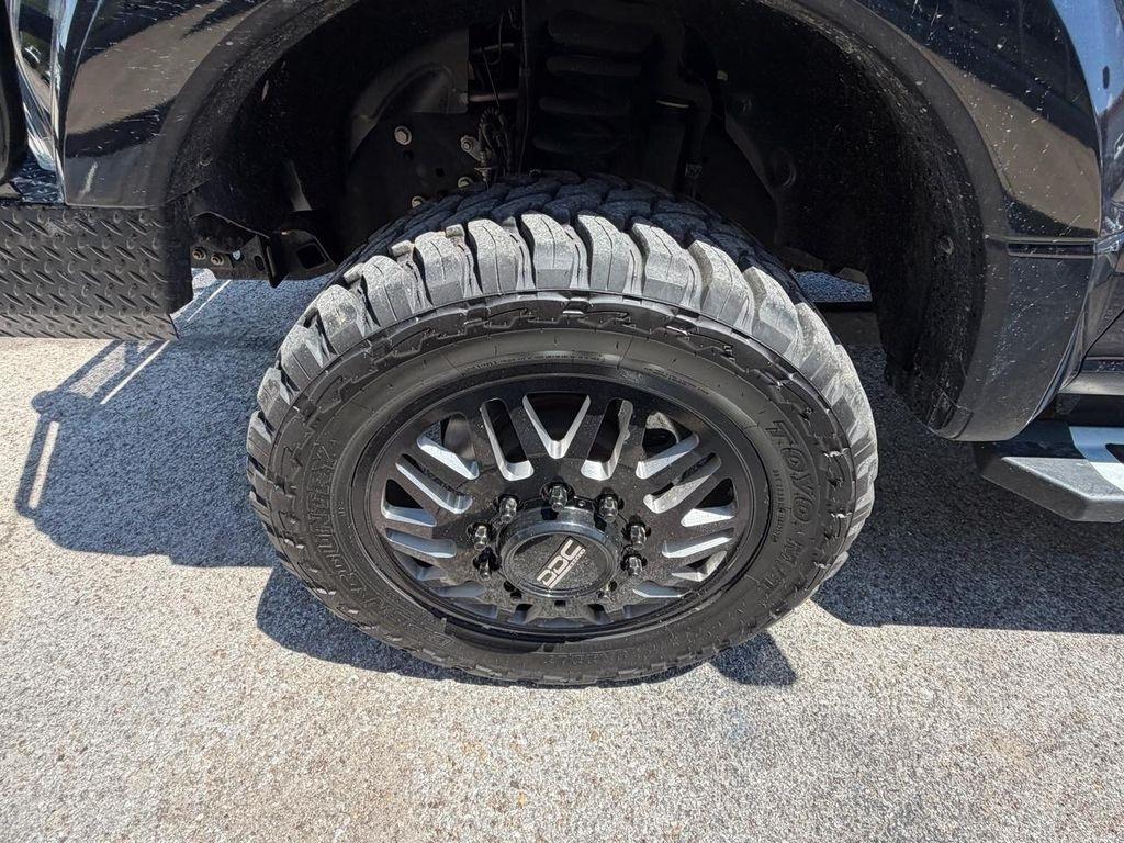 Ford Super Duty F-450 DRW Lariat 4WD Crew Cab 8' Box 2022