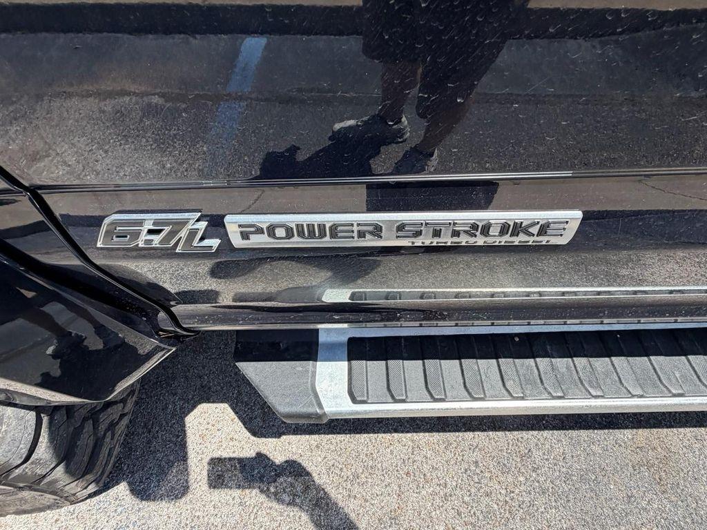 Ford Super Duty F-450 DRW Lariat 4WD Crew Cab 8' Box 2022