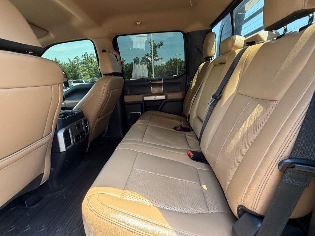 Ford Super Duty F-450 DRW Lariat 4WD Crew Cab 8' Box 2022
