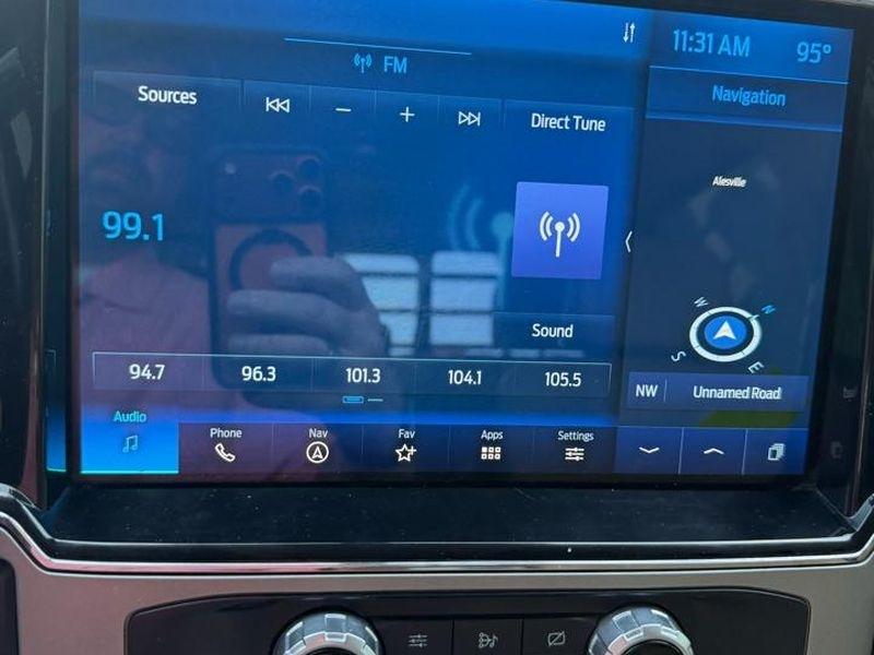 Ford Super Duty F-450 DRW Lariat 4WD Crew Cab 8' Box 2022
