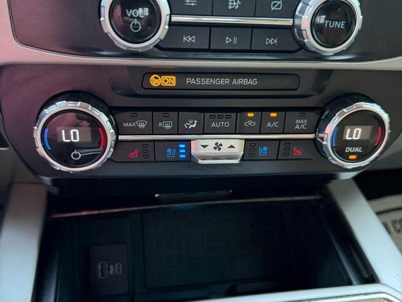 Ford Super Duty F-450 DRW Lariat 4WD Crew Cab 8' Box 2022