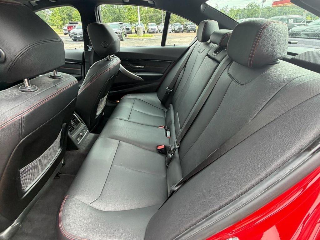 BMW 3 Series 330i xDrive Sedan 2017