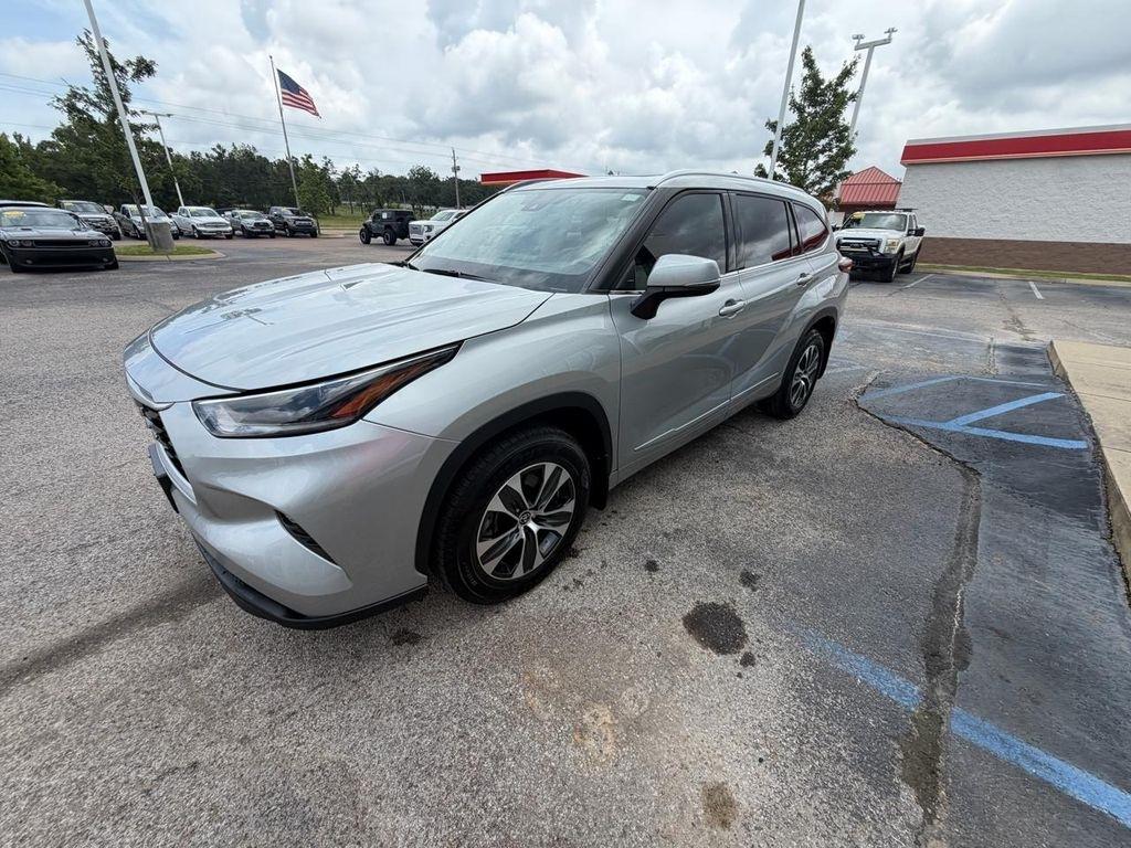 Toyota Highlander XLE AWD (Natl) 2021