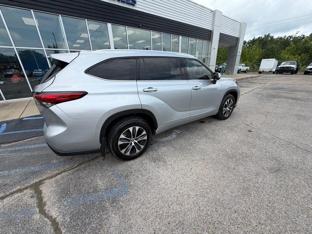 Toyota Highlander XLE AWD (Natl) 2021
