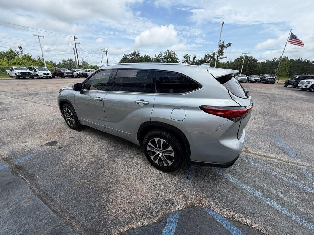Toyota Highlander XLE AWD (Natl) 2021