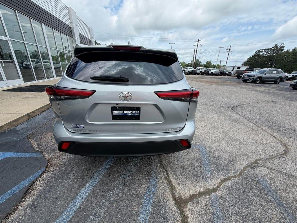 Toyota Highlander XLE AWD (Natl) 2021