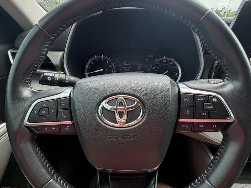 Toyota Highlander XLE AWD (Natl) 2021