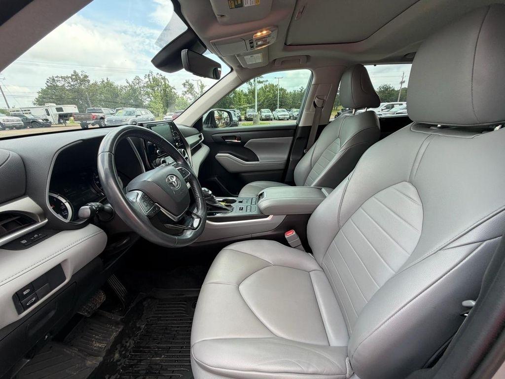 Toyota Highlander XLE AWD (Natl) 2021