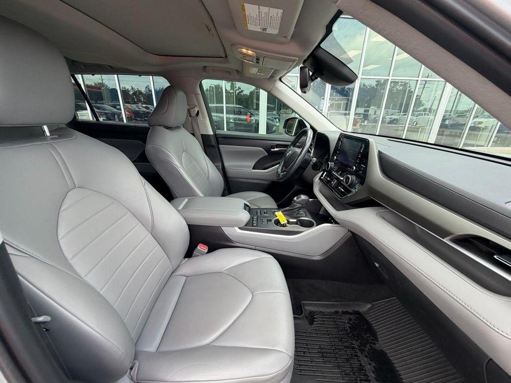 Toyota Highlander XLE AWD (Natl) 2021