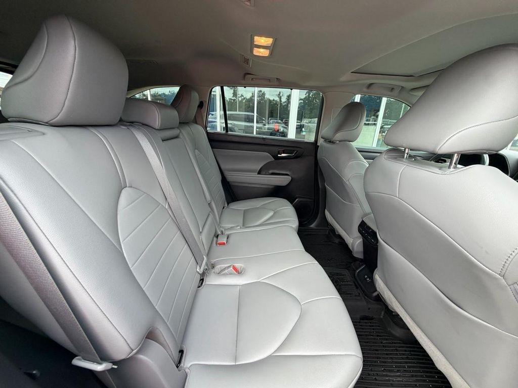 Toyota Highlander XLE AWD (Natl) 2021