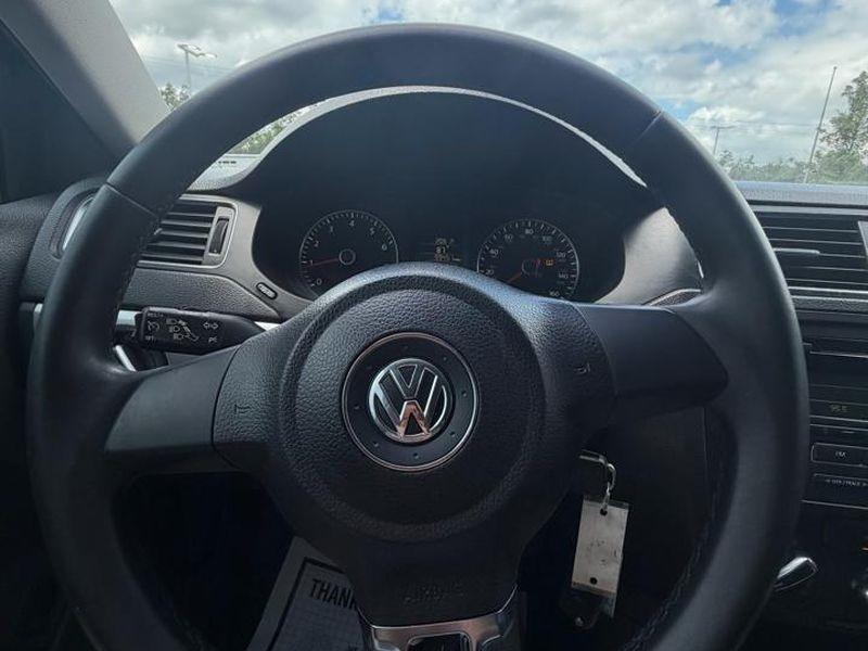 Volkswagen Jetta Sedan 4dr Auto SE PZEV 2013