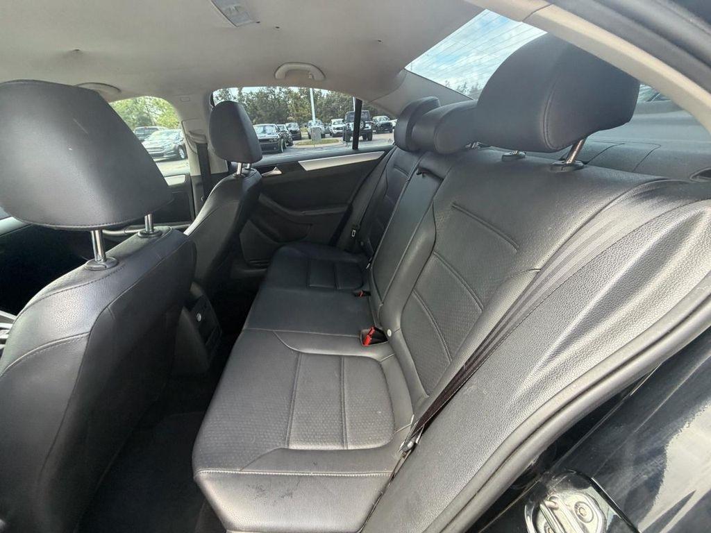 Volkswagen Jetta Sedan 4dr Auto SE PZEV 2013