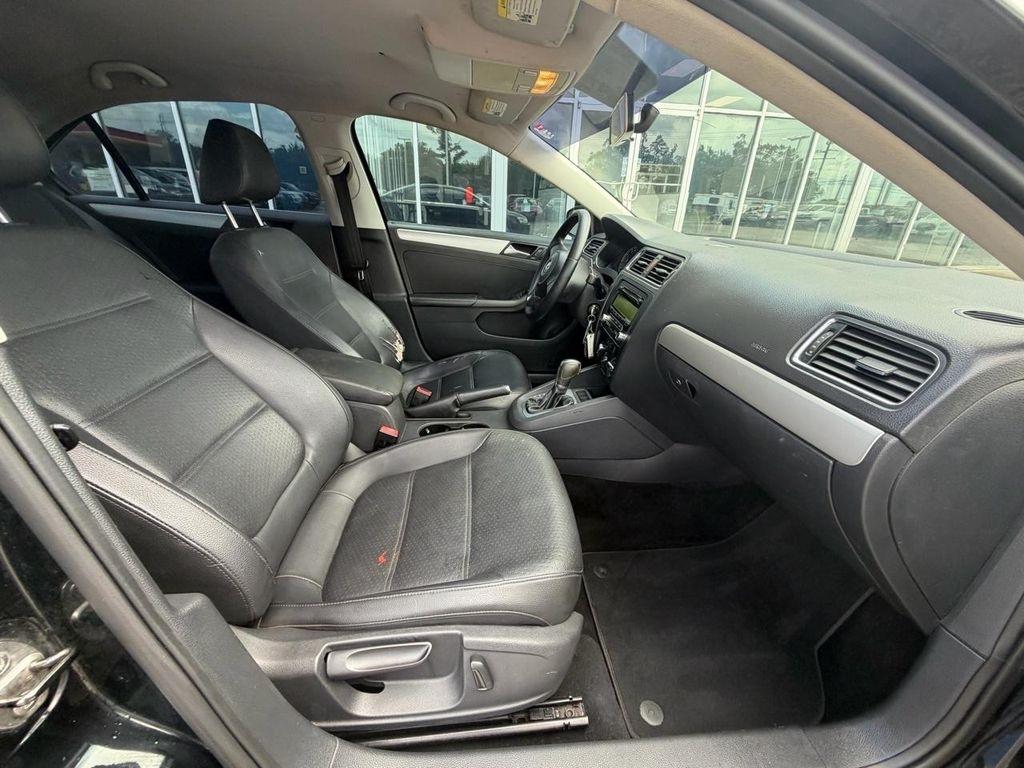 Volkswagen Jetta Sedan 4dr Auto SE PZEV 2013