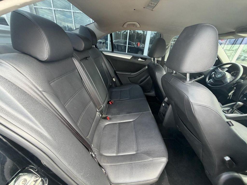 Volkswagen Jetta Sedan 4dr Auto SE PZEV 2013