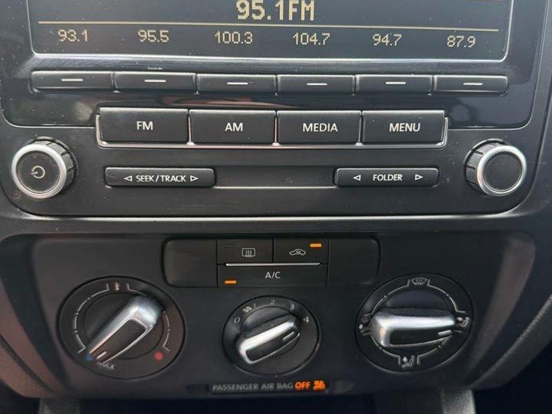 Volkswagen Jetta Sedan 4dr Auto SE PZEV 2013