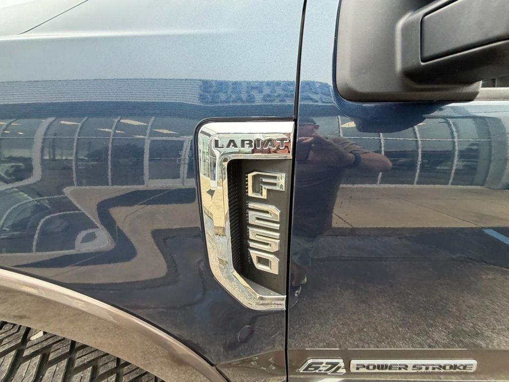 Ford Super Duty F-250 SRW Lariat 4WD SuperCab 8' Box 2017