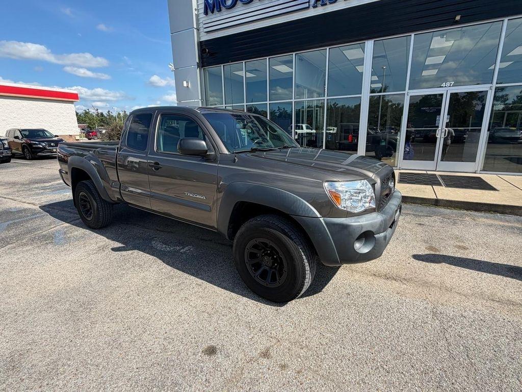 Toyota Tacoma 2WD Access I4 MT (Natl) 2011