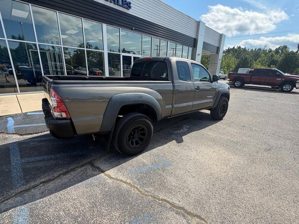 Toyota Tacoma 2WD Access I4 MT (Natl) 2011