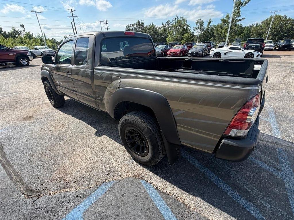 Toyota Tacoma 2WD Access I4 MT (Natl) 2011