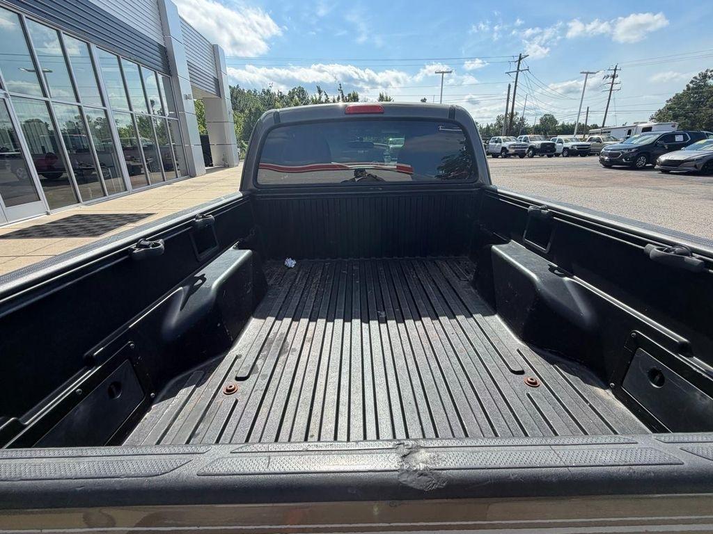 Toyota Tacoma 2WD Access I4 MT (Natl) 2011