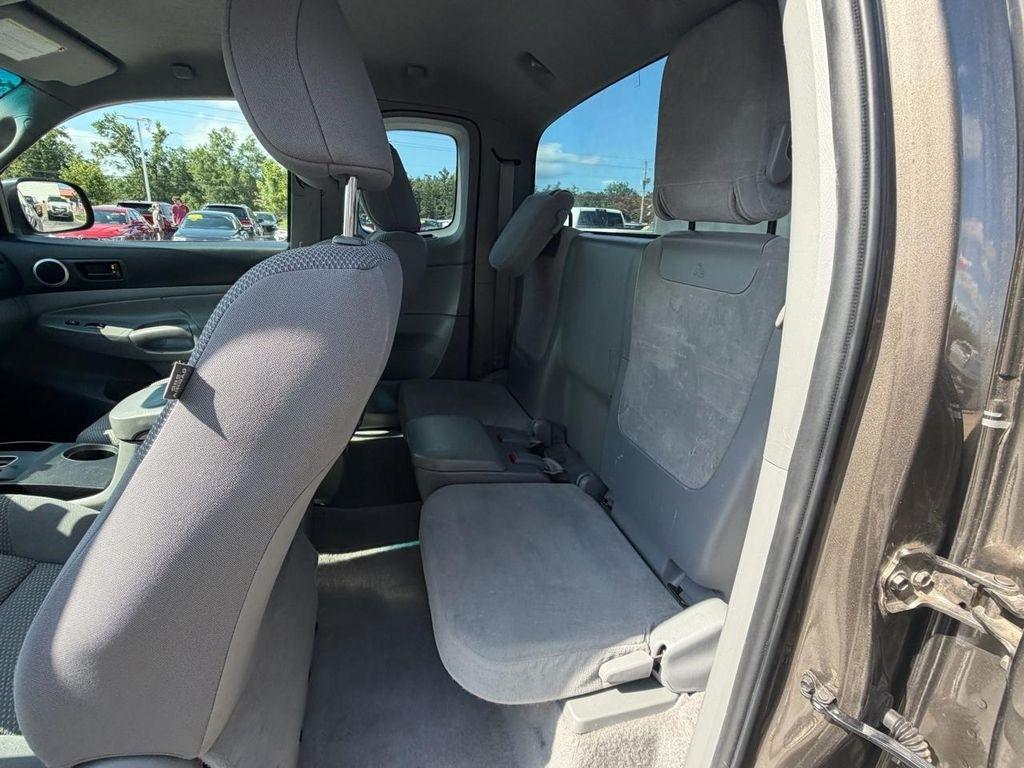 Toyota Tacoma 2WD Access I4 MT (Natl) 2011