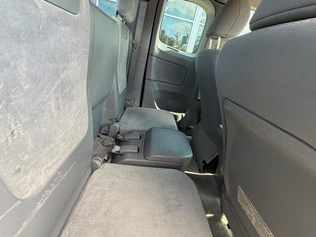 Toyota Tacoma 2WD Access I4 MT (Natl) 2011