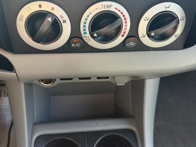 Toyota Tacoma 2WD Access I4 MT (Natl) 2011