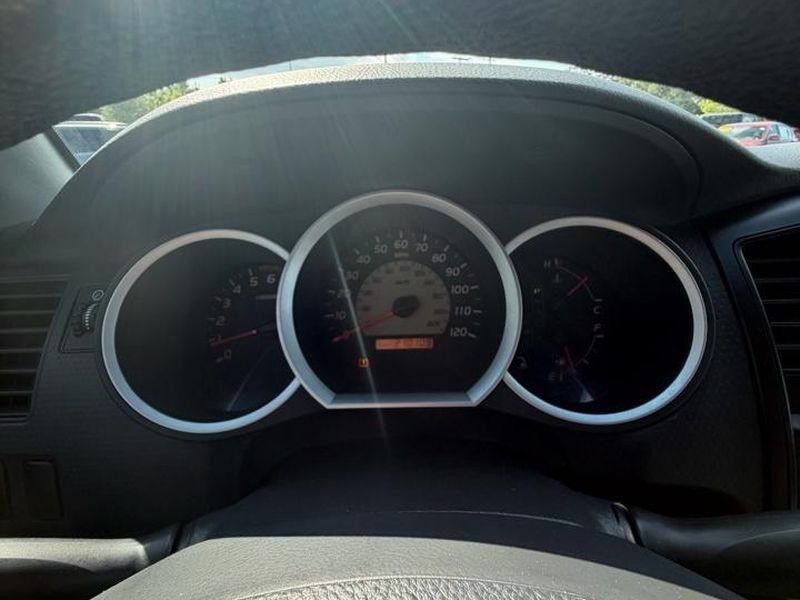 Toyota Tacoma 2WD Access I4 MT (Natl) 2011