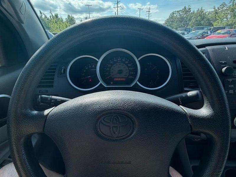 Toyota Tacoma 2WD Access I4 MT (Natl) 2011