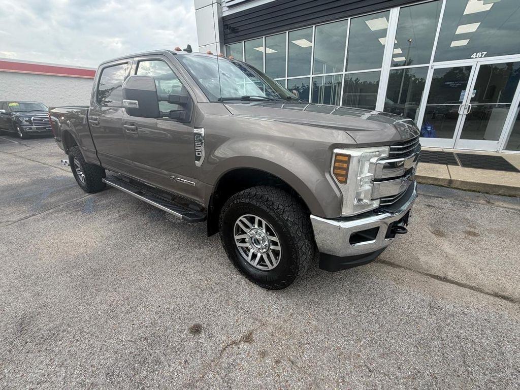 Ford Super Duty F-250 SRW Lariat 4WD Crew Cab 8' Box 2019