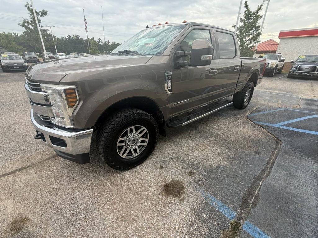 Ford Super Duty F-250 SRW Lariat 4WD Crew Cab 8' Box 2019