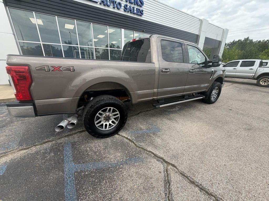 Ford Super Duty F-250 SRW Lariat 4WD Crew Cab 8' Box 2019