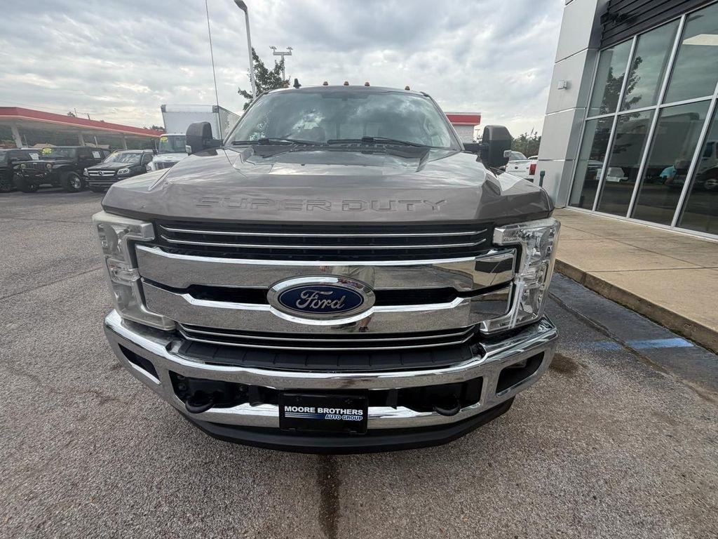 Ford Super Duty F-250 SRW Lariat 4WD Crew Cab 8' Box 2019