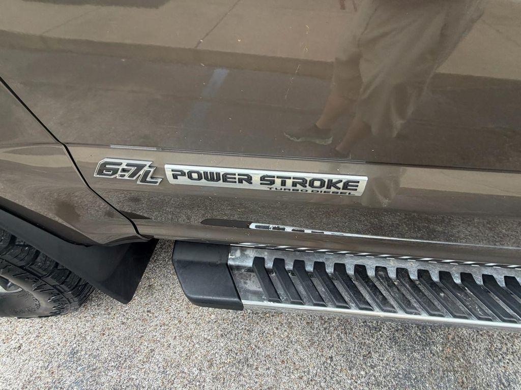 Ford Super Duty F-250 SRW Lariat 4WD Crew Cab 8' Box 2019
