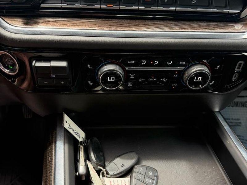 Chevrolet Silverado 2500HD 4WD Crew Cab 159" LT 2025