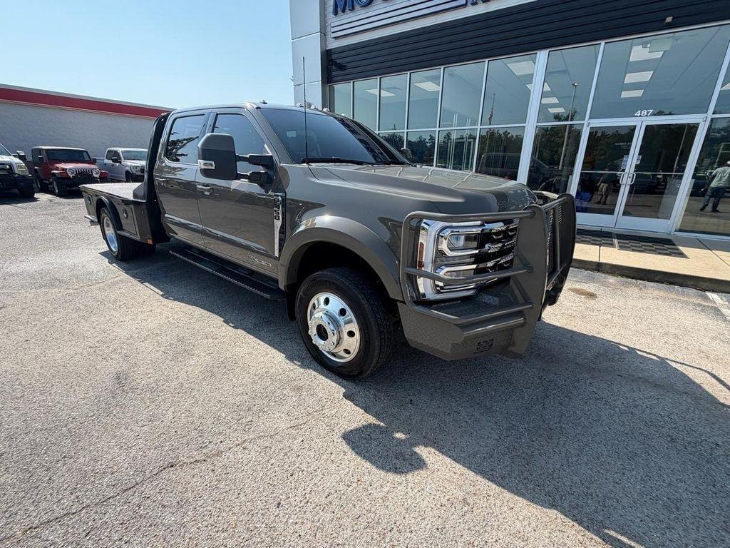 Ford Super Duty F-450 DRW Lariat 4WD Crew Cab 179" WB 60" CA 2026