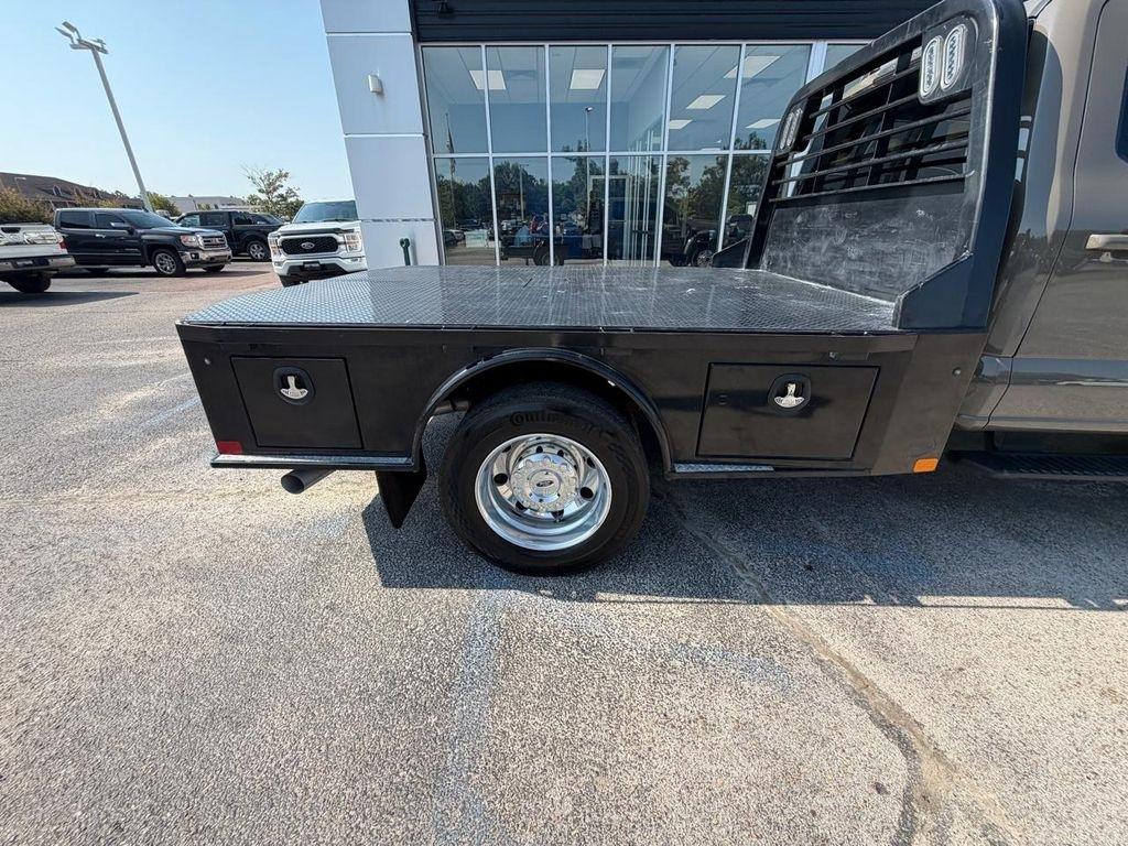 Ford Super Duty F-450 DRW Lariat 4WD Crew Cab 179" WB 60" CA 2026