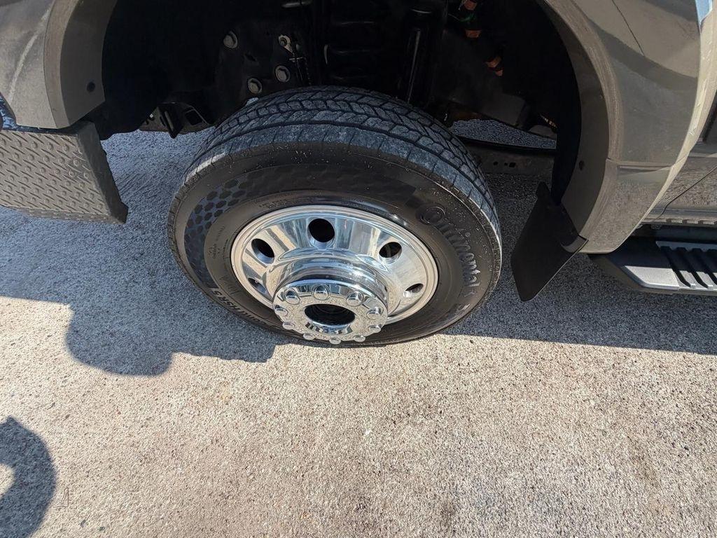 Ford Super Duty F-450 DRW Lariat 4WD Crew Cab 179" WB 60" CA 2026