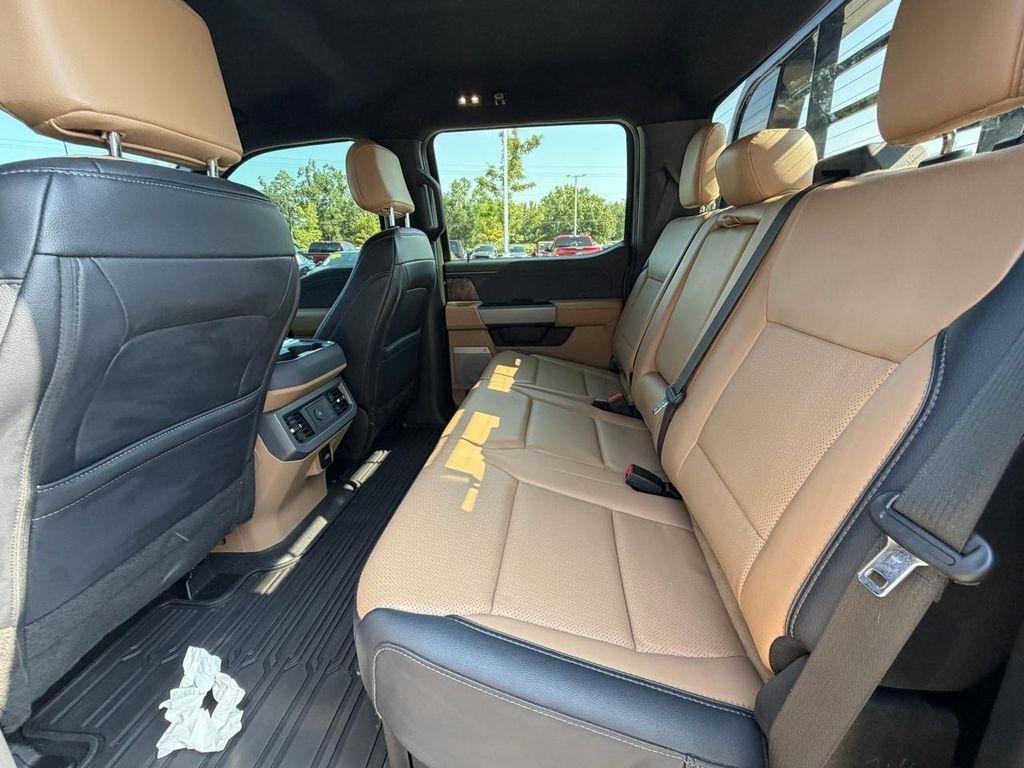 Ford Super Duty F-450 DRW Lariat 4WD Crew Cab 179" WB 60" CA 2026
