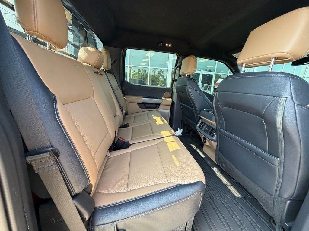 Ford Super Duty F-450 DRW Lariat 4WD Crew Cab 179" WB 60" CA 2026