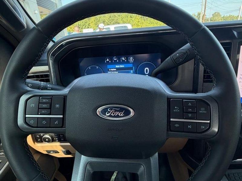 Ford Super Duty F-450 DRW Lariat 4WD Crew Cab 179" WB 60" CA 2026
