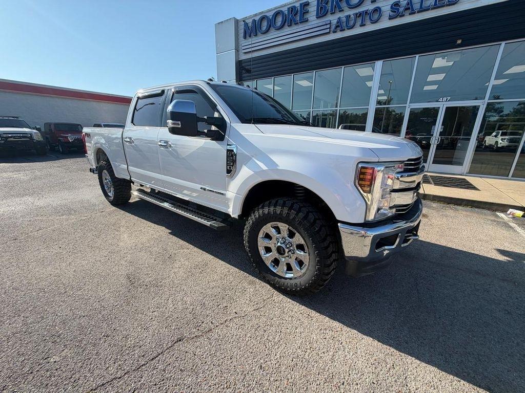 Ford Super Duty F-250 SRW Lariat 4WD Crew Cab 8' Box 2018