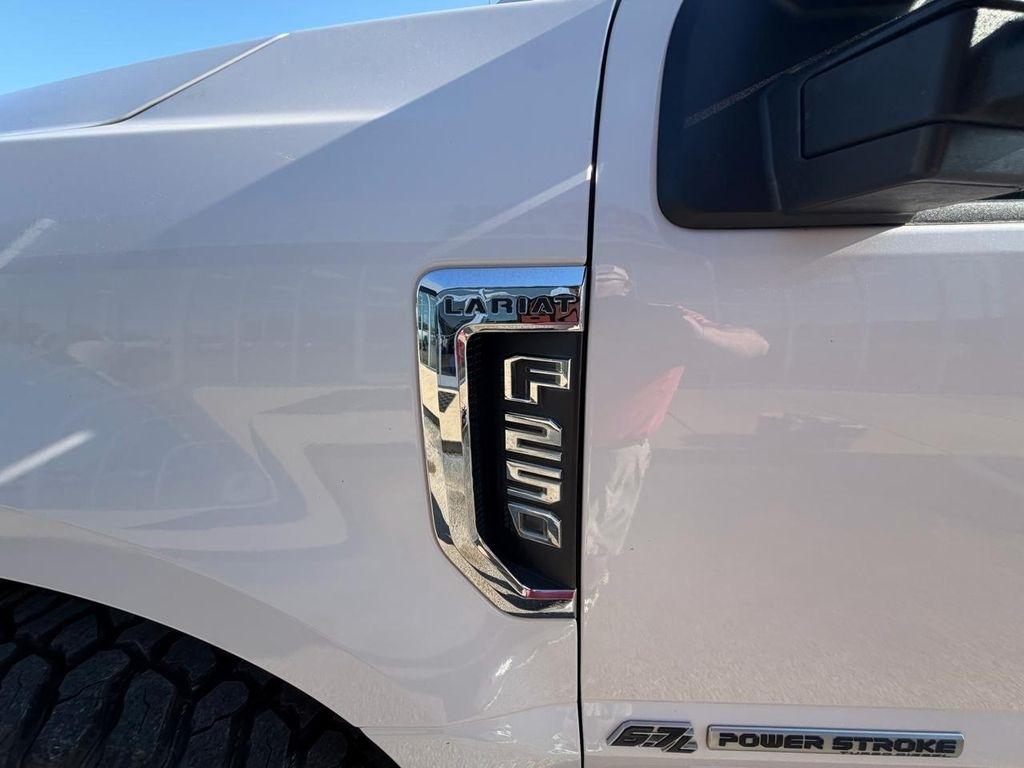 Ford Super Duty F-250 SRW Lariat 4WD Crew Cab 8' Box 2018